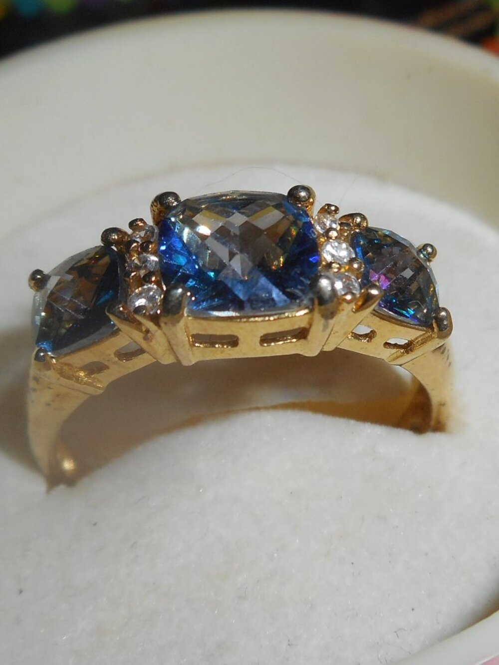 PERFECT RING - the 3 stones look blue but I think they are to resemble mystic fi